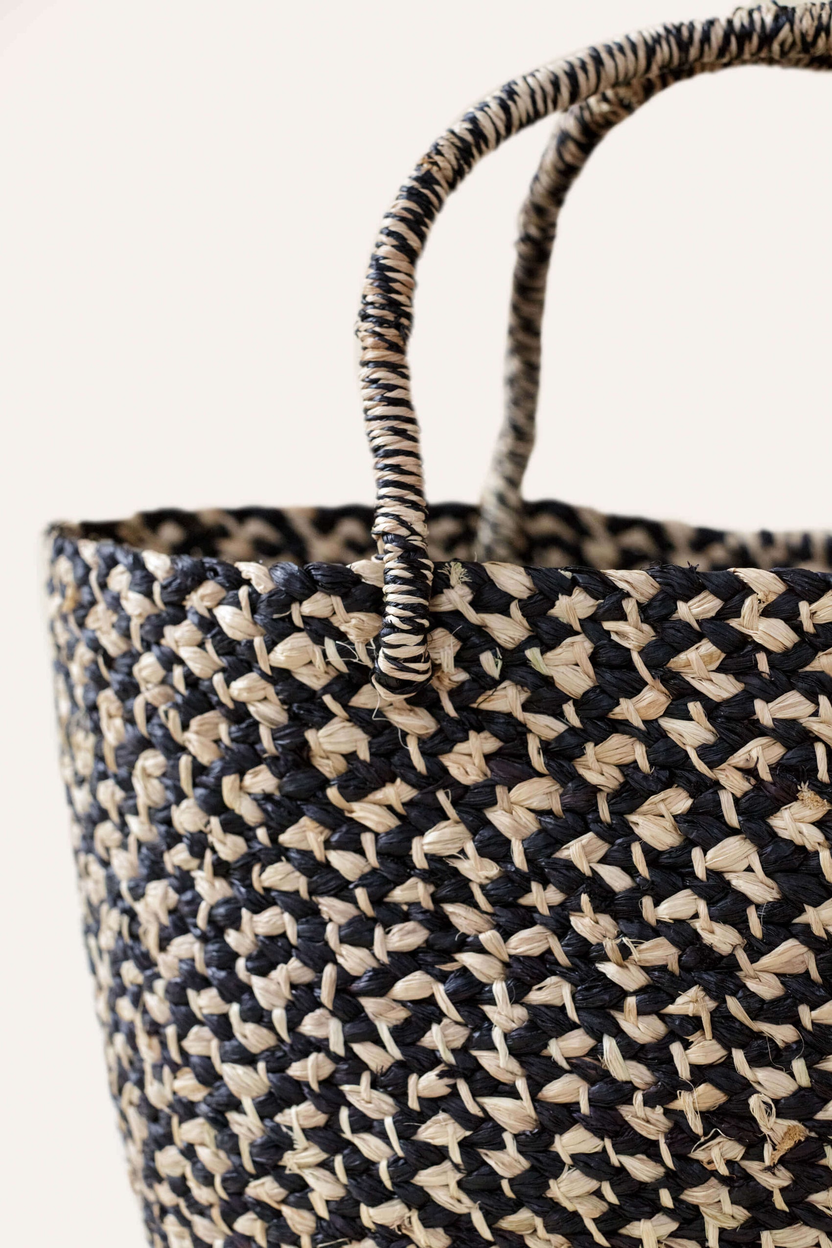 Braided Raffia Tote Black and Natural - RoshelLuxe.com
