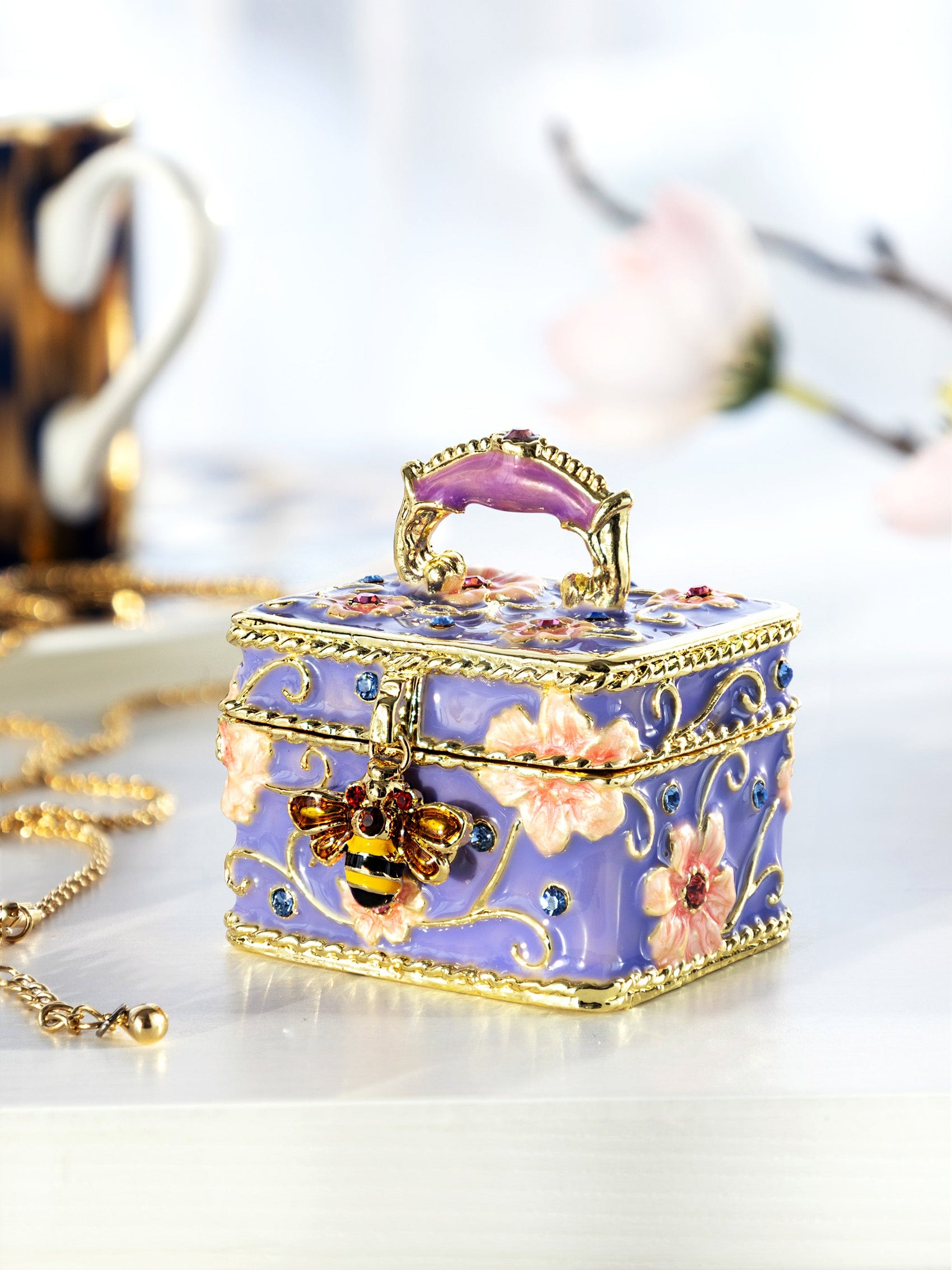 vintage travel Bag with a Bee Lock - RoshelLuxe.com