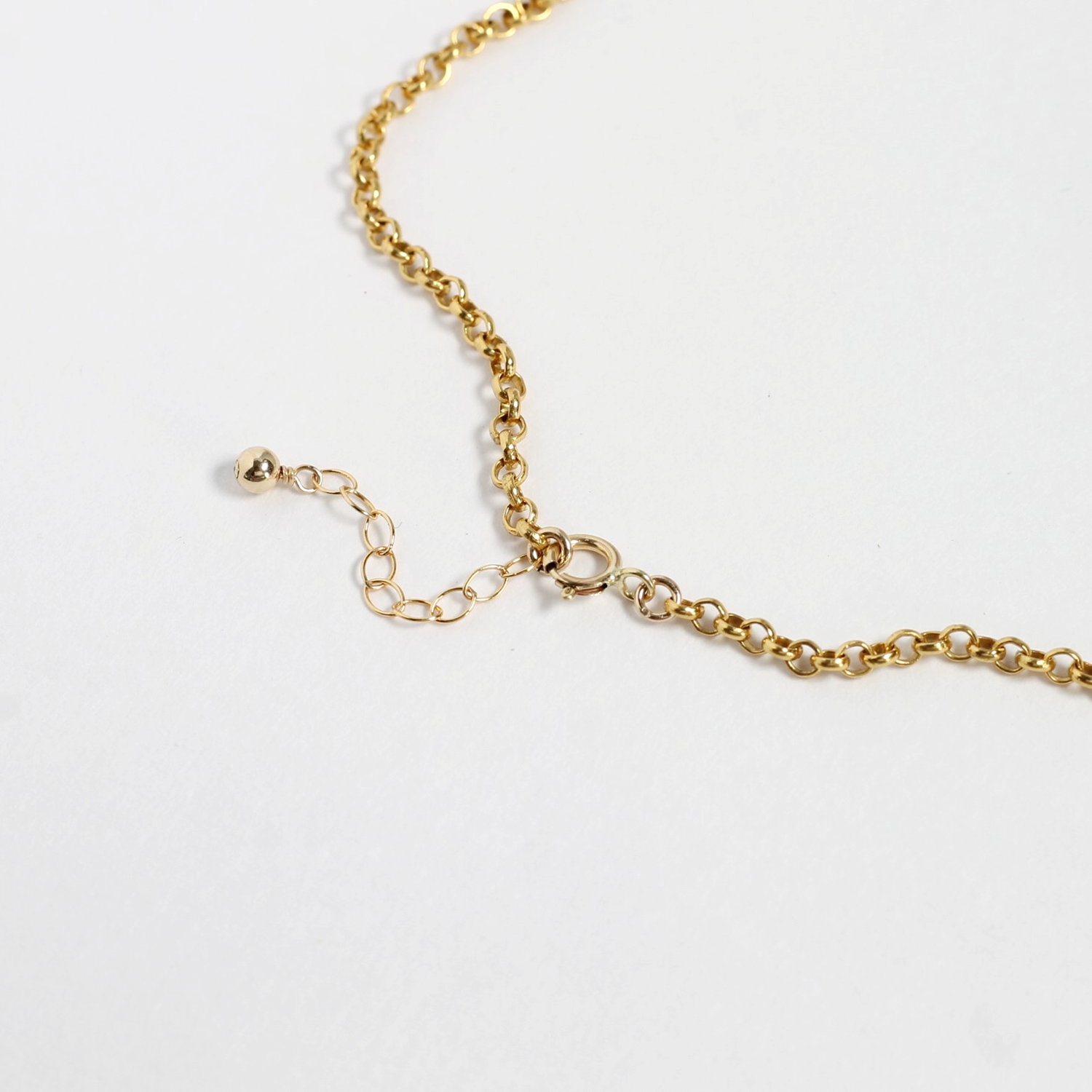 Minimalist gold rolo chain bracelet for women - RoshelLuxe.com