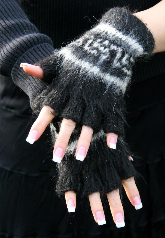 Brushed Pattern Fingerless Alpaca Gloves - RoshelLuxe.com