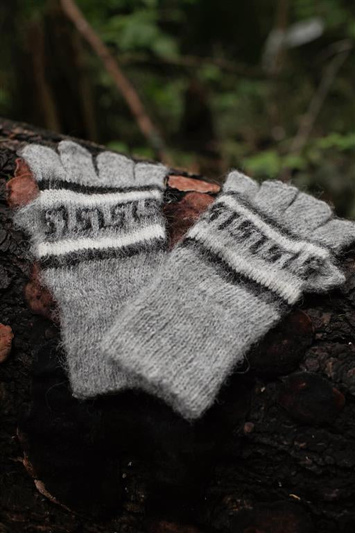 Brushed Pattern Fingerless Alpaca Gloves - RoshelLuxe.com