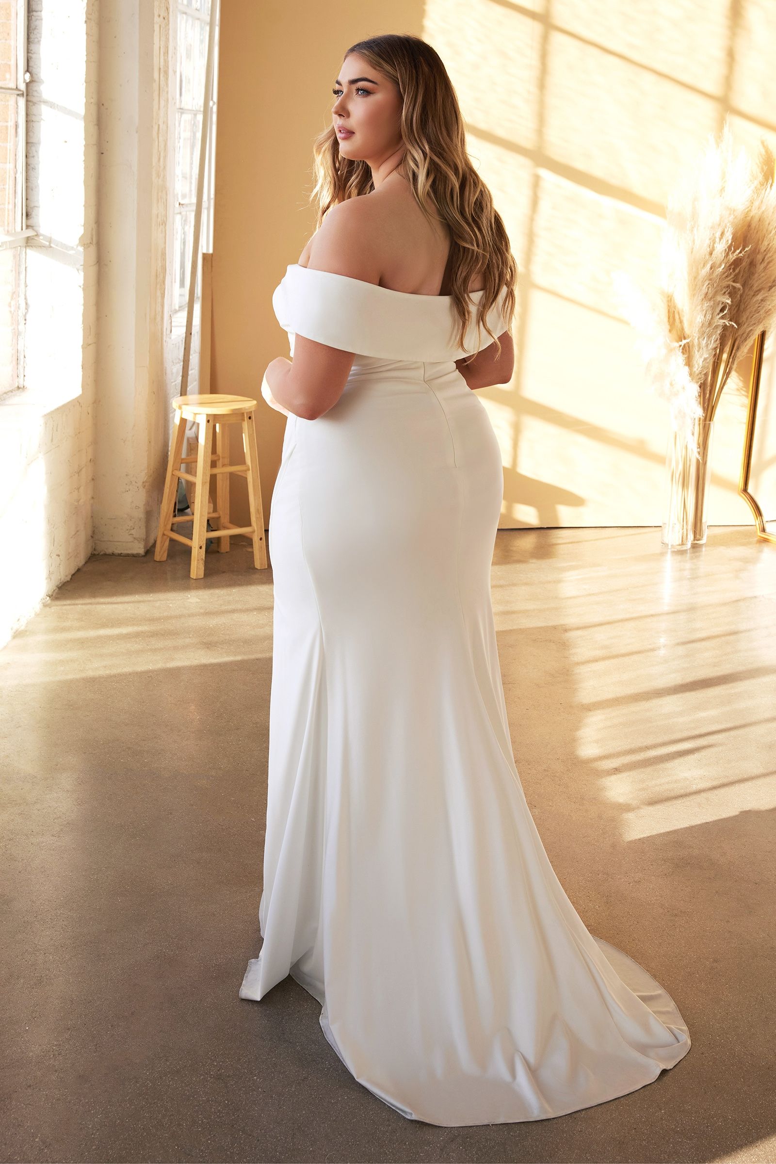 Curve Fitted Bridal Gown - RoshelLuxe.com