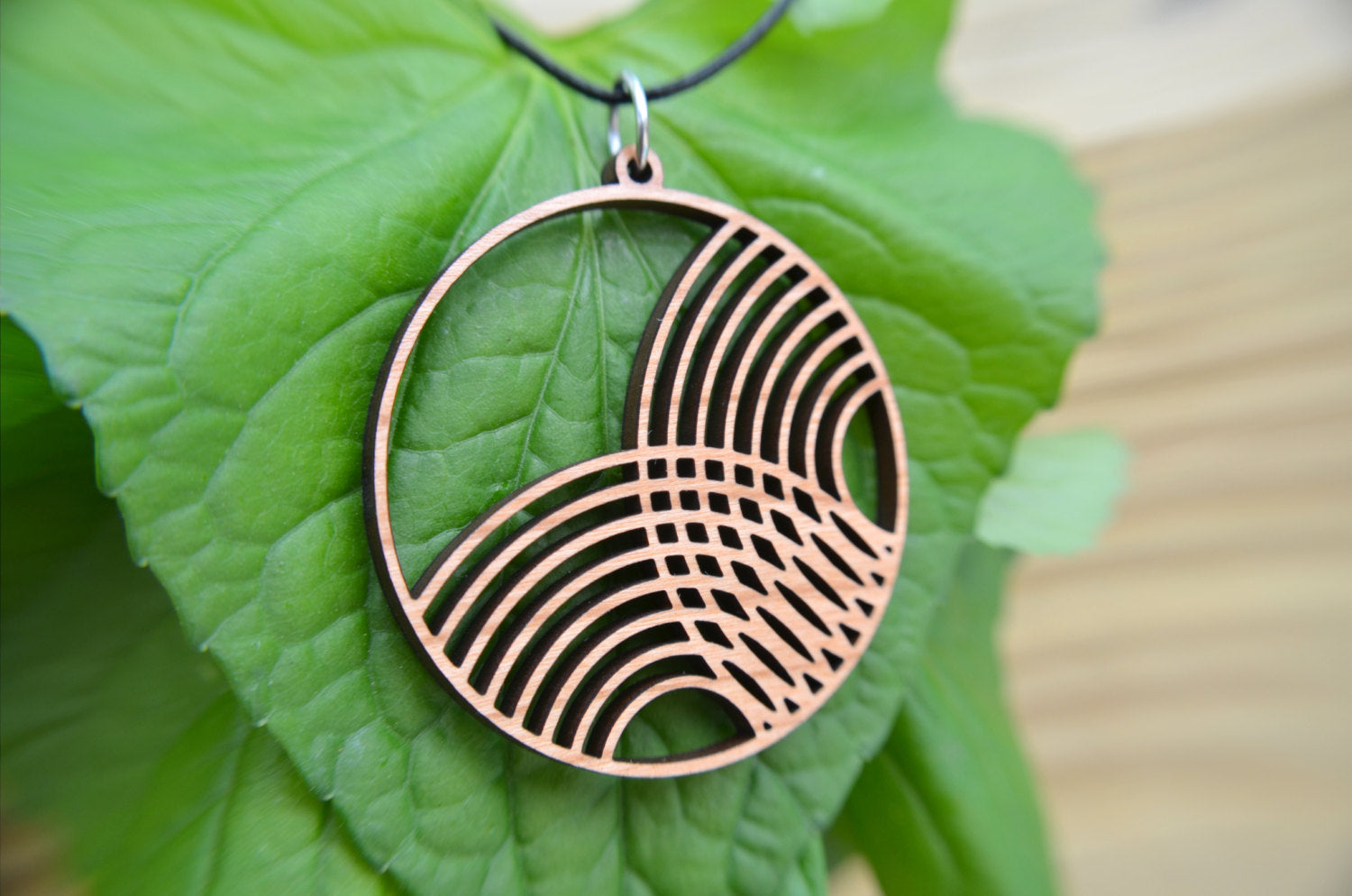 Intersecting Arcs Circle Pendant in cherry