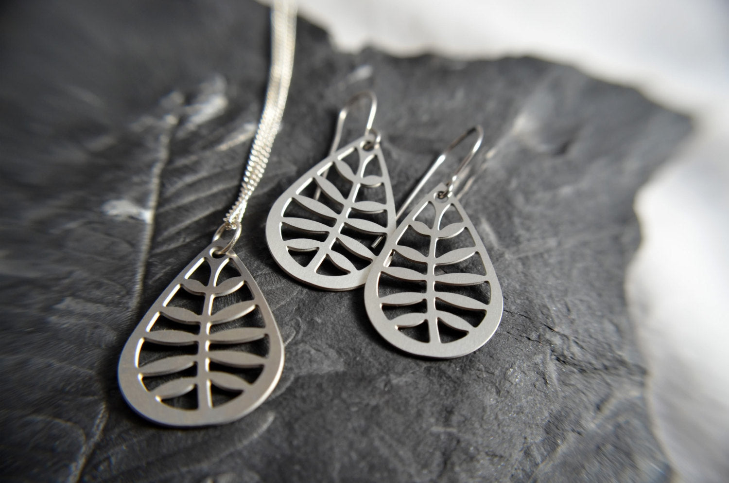 Leafy Earrings in stainless steel - RoshelLuxe.com