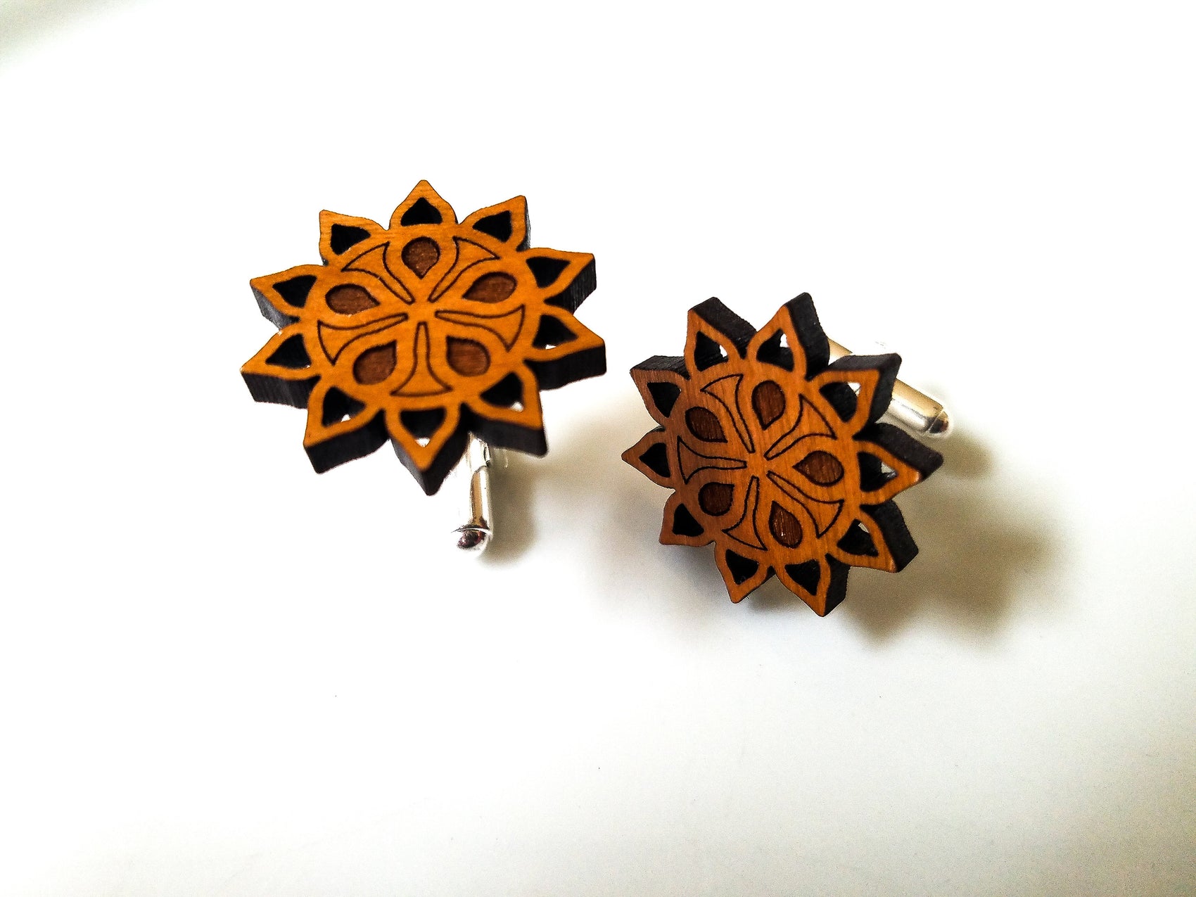 Sun cherry wood cuff links - RoshelLuxe.com
