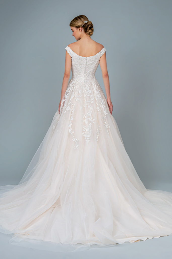 Embroidery Embellished Mesh A-Line Wedding Gown w/ Tail - RoshelLuxe.com