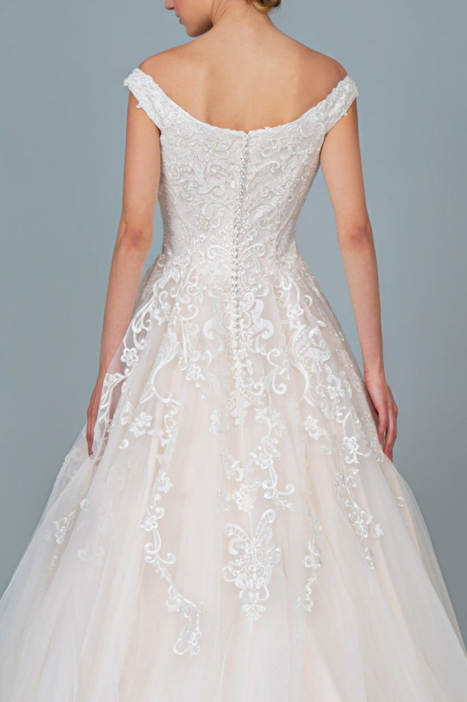 Embroidery Embellished Mesh A-Line Wedding Gown w/ Tail - RoshelLuxe.com