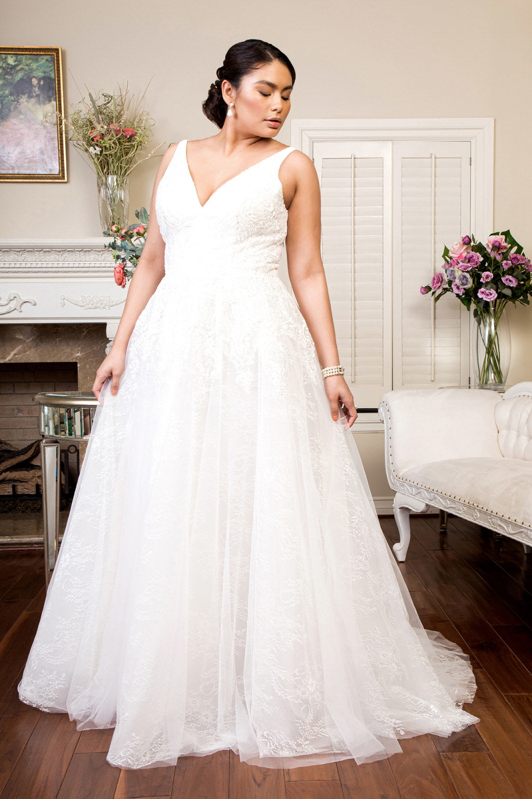 V-Neck Embroidery Mesh Wedding Gown w/ Lace Lining - RoshelLuxe.com