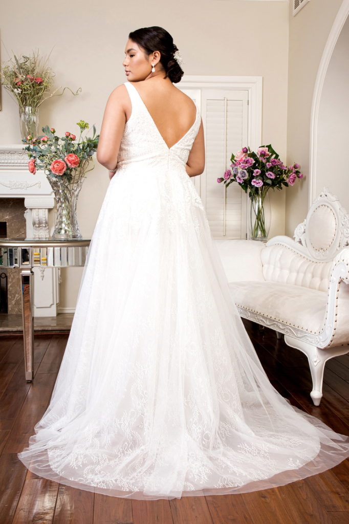 V-Neck Embroidery Mesh Wedding Gown w/ Lace Lining - RoshelLuxe.com