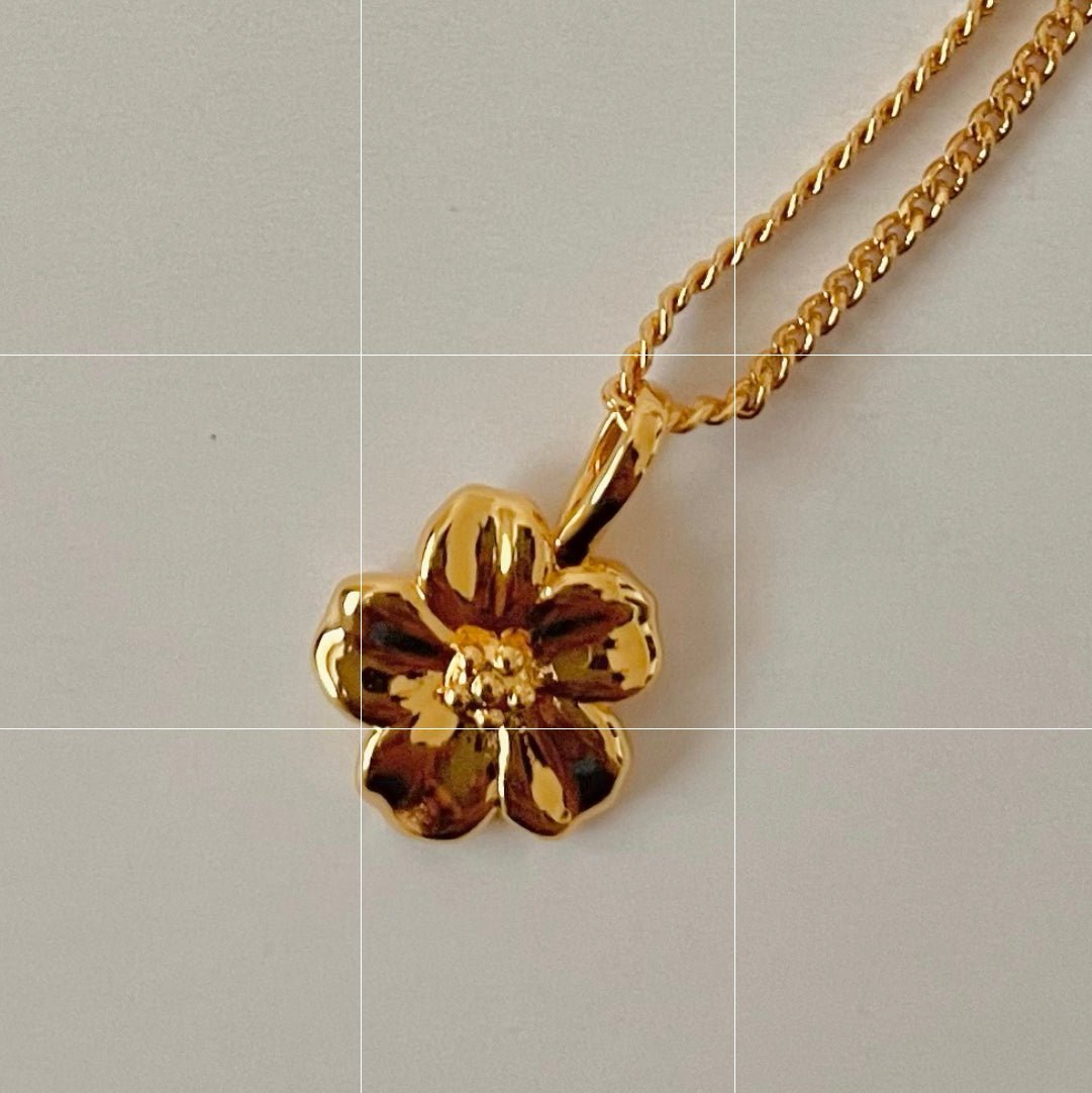 Hibiscus Pendant Necklace with tropical floral design for elegant women’s fashion jewelry.- RoshelLuxe.com