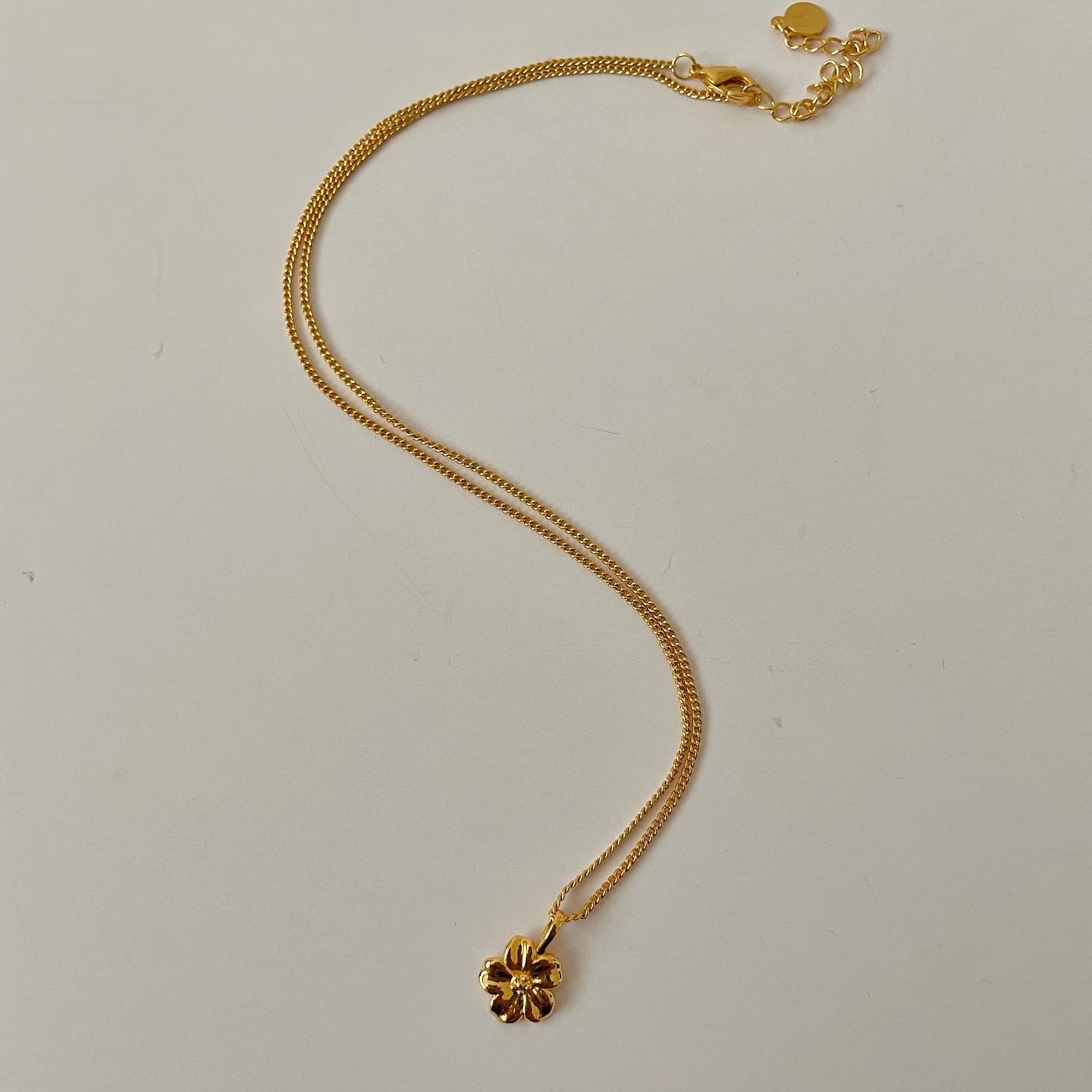 Hibiscus Pendant Necklace with tropical floral design for elegant women’s fashion jewelry.- RoshelLuxe.com