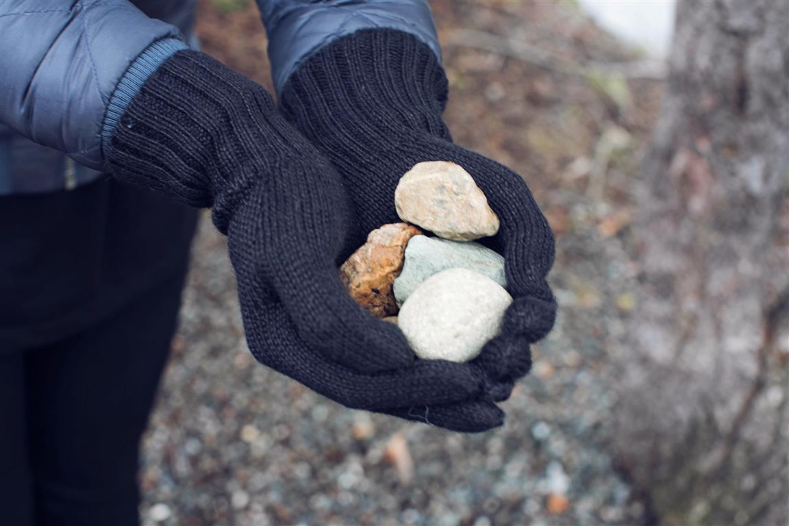 Iditarod 100% Alpaca Double-Thick Reversible Gloves - RoshelLuxe.com
