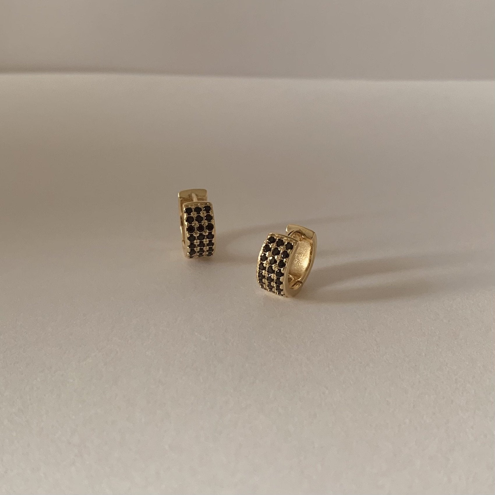 Tara 2.0 huggies -Black Zirconia - RoshelLuxe.com