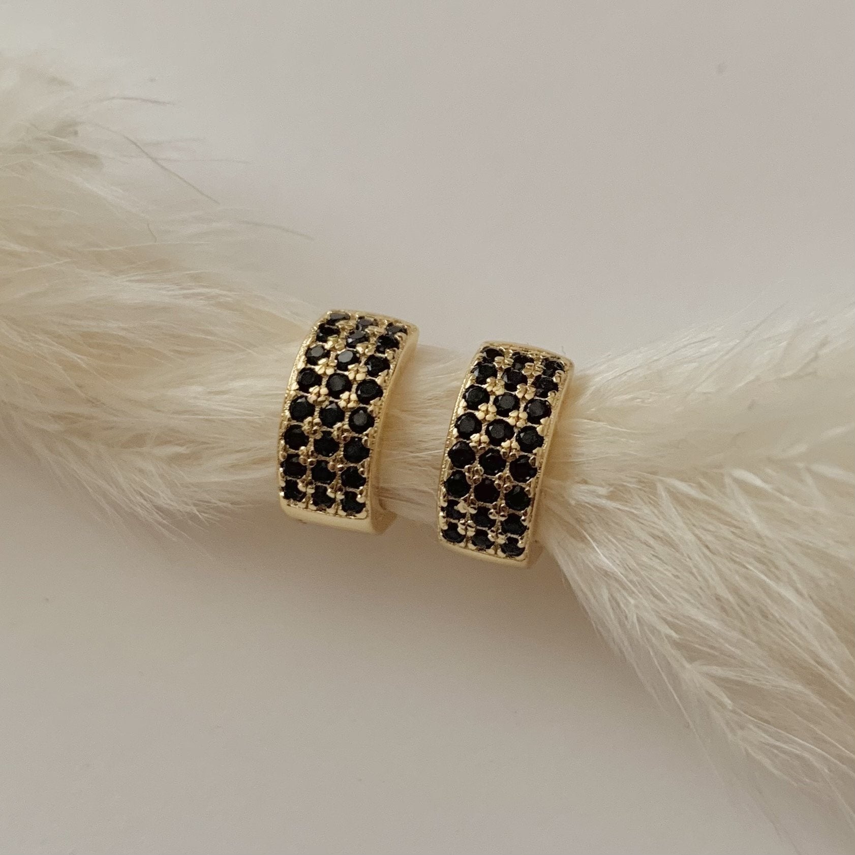Tara 2.0 huggies -Black Zirconia - RoshelLuxe.com